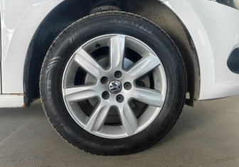 Подержанный автомобиль Volkswagen Polo Sedan 2012 года (16 фото)