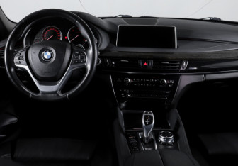 Подержанный автомобиль BMW X6 2016 года (12 фото)