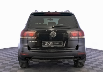 Подержанный автомобиль Volkswagen Touareg 2009 года (6 фото)