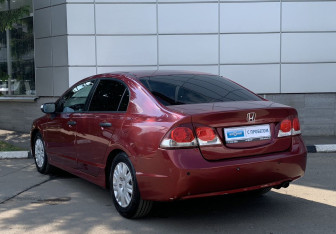 Подержанный автомобиль Honda Civic Sedan 2009 года (7 фото)