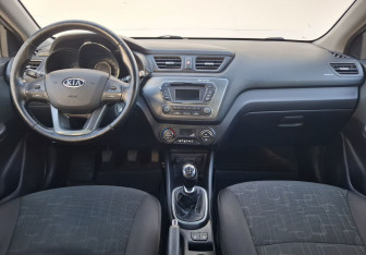 Подержанный автомобиль Kia Rio Sedan 2012 года (12 фото)