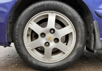 Подержанный автомобиль Mitsubishi Lancer Sedan 2003 года (9 фото)