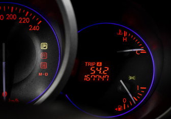 Подержанный автомобиль Mazda CX-7 2011 года (12 фото)