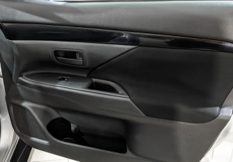 Подержанный автомобиль Mitsubishi Outlander 2022 года (24 фото)