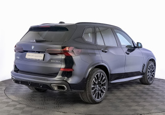 Подержанный автомобиль BMW X5 2025 года (5 фото)