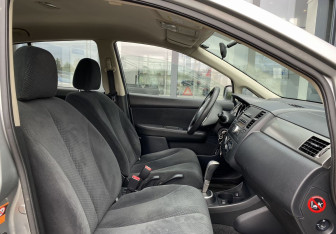 Подержанный автомобиль Nissan Tiida Hatchback 2012 года (19 фото)