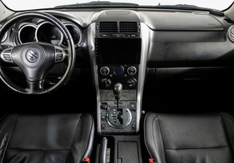 Подержанный автомобиль Suzuki Grand Vitara 2008 года (11 фото)