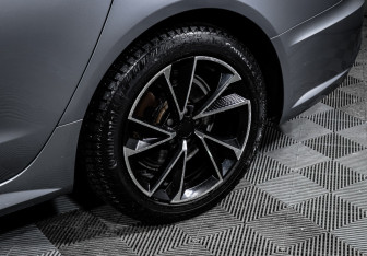 Подержанный автомобиль Audi A6 Sedan 2017 года (15 фото)