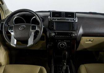 Подержанный автомобиль Toyota Land Cruiser Prado 2016 года (10 фото)