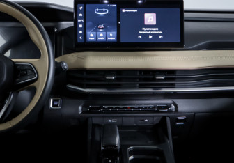 Подержанный автомобиль Geely Okavango 2023 года (13 фото)