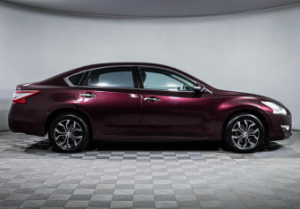 Подержанный автомобиль Nissan Teana 2014 года (4 фото)