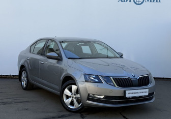 Подержанный автомобиль Skoda Octavia Liftback 2020 года (3 фото)