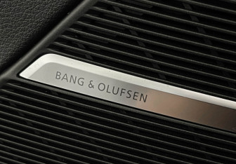 Подержанный автомобиль Audi Q8 2023 года (17 фото)