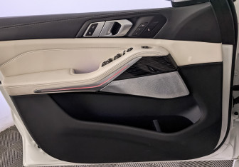 Подержанный автомобиль BMW X5 M 2025 года (19 фото)