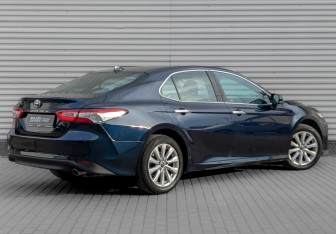 Подержанный автомобиль Toyota Camry Sedan 2018 года (5 фото)