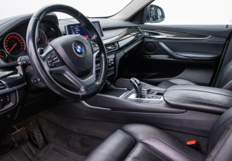 Подержанный автомобиль BMW X6 2015 года (9 фото)