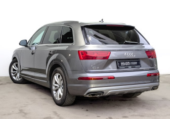 Подержанный автомобиль Audi Q7 2016 года (6 фото)