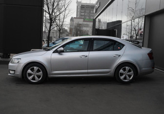 Подержанный автомобиль Skoda Octavia Liftback 2013 года (8 фото)