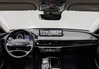 Подержанный автомобиль Genesis G80 2021 года (14 фото)
