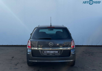 Подержанный автомобиль Opel Astra Wagon 2011 года (7 фото)