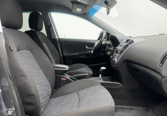 Подержанный автомобиль Kia Ceed Wagon 2008 года (10 фото)