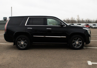 Подержанный автомобиль Cadillac Escalade Suv 2016 года (4 фото)