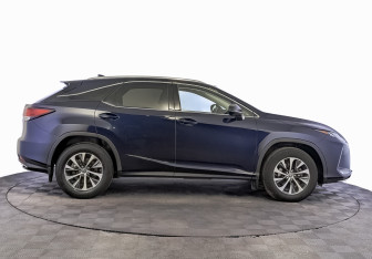 Подержанный автомобиль Lexus RX 2021 года (4 фото)