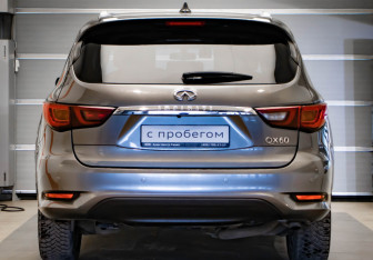 Подержанный автомобиль Infiniti QX60 2018 года (5 фото)