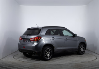 Подержанный автомобиль Mitsubishi ASX 2012 года (5 фото)