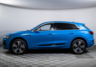 Подержанный автомобиль Audi e-tron 2020 года (8 фото)