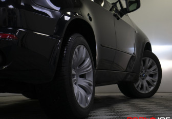 Подержанный автомобиль BMW X5 2009 года (23 фото)