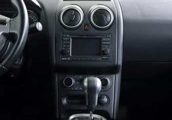 Подержанный автомобиль Nissan Qashqai 2013 года (12 фото)