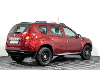 Подержанный автомобиль Renault Duster 2012 года (5 фото)