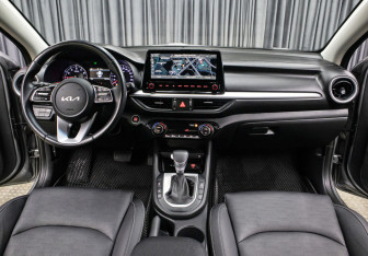 Подержанный автомобиль Kia K3 Sedan 2021 года (14 фото)