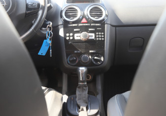 Подержанный автомобиль Opel Corsa 2007 года (10 фото)
