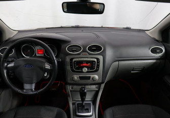 Подержанный автомобиль Ford Focus Sedan 2009 года (13 фото)