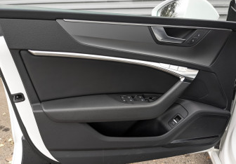 Подержанный автомобиль Audi A7 2022 года (19 фото)