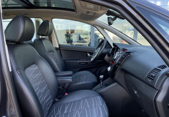Подержанный автомобиль Kia Venga 2013 года (23 фото)