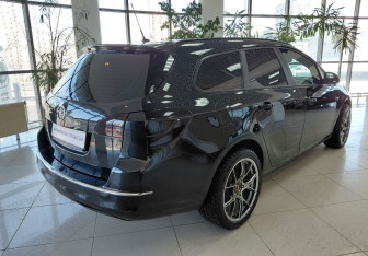 Подержанный автомобиль Opel Astra Wagon 2012 года (5 фото)