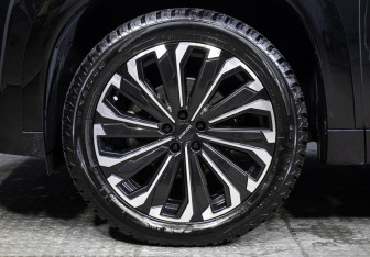 Подержанный автомобиль Jaecoo J8 2024 года (26 фото)