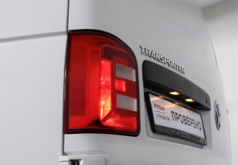 Подержанный автомобиль Volkswagen Transporter Van 2018 года (16 фото)