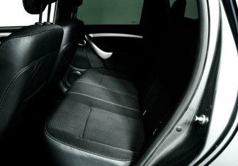 Подержанный автомобиль Nissan Terrano 2015 года (12 фото)