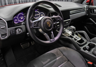 Подержанный автомобиль Porsche Cayenne 2021 года (16 фото)