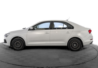 Подержанный автомобиль Skoda Rapid Liftback 2021 года (8 фото)