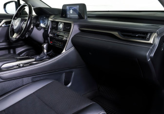 Подержанный автомобиль Lexus RX 2021 года (10 фото)