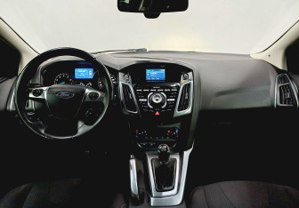 Подержанный автомобиль Ford Focus Hatchback 2011 года (11 фото)