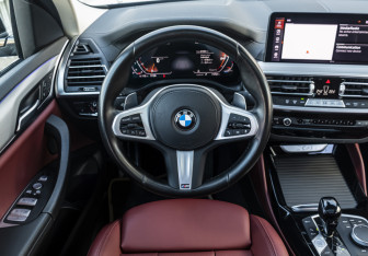Подержанный автомобиль BMW X4 2022 года (10 фото)