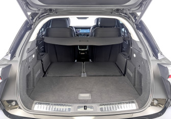 Подержанный автомобиль Hongqi E-HS9 2022 года (10 фото)