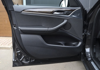 Подержанный автомобиль BMW X4 2019 года (16 фото)