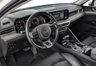 Подержанный автомобиль Kia K5 2021 года (15 фото)
